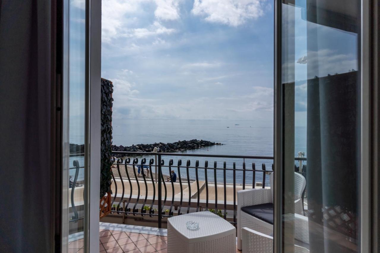 Teddu B&B Giardini Naxos Eksteriør billede